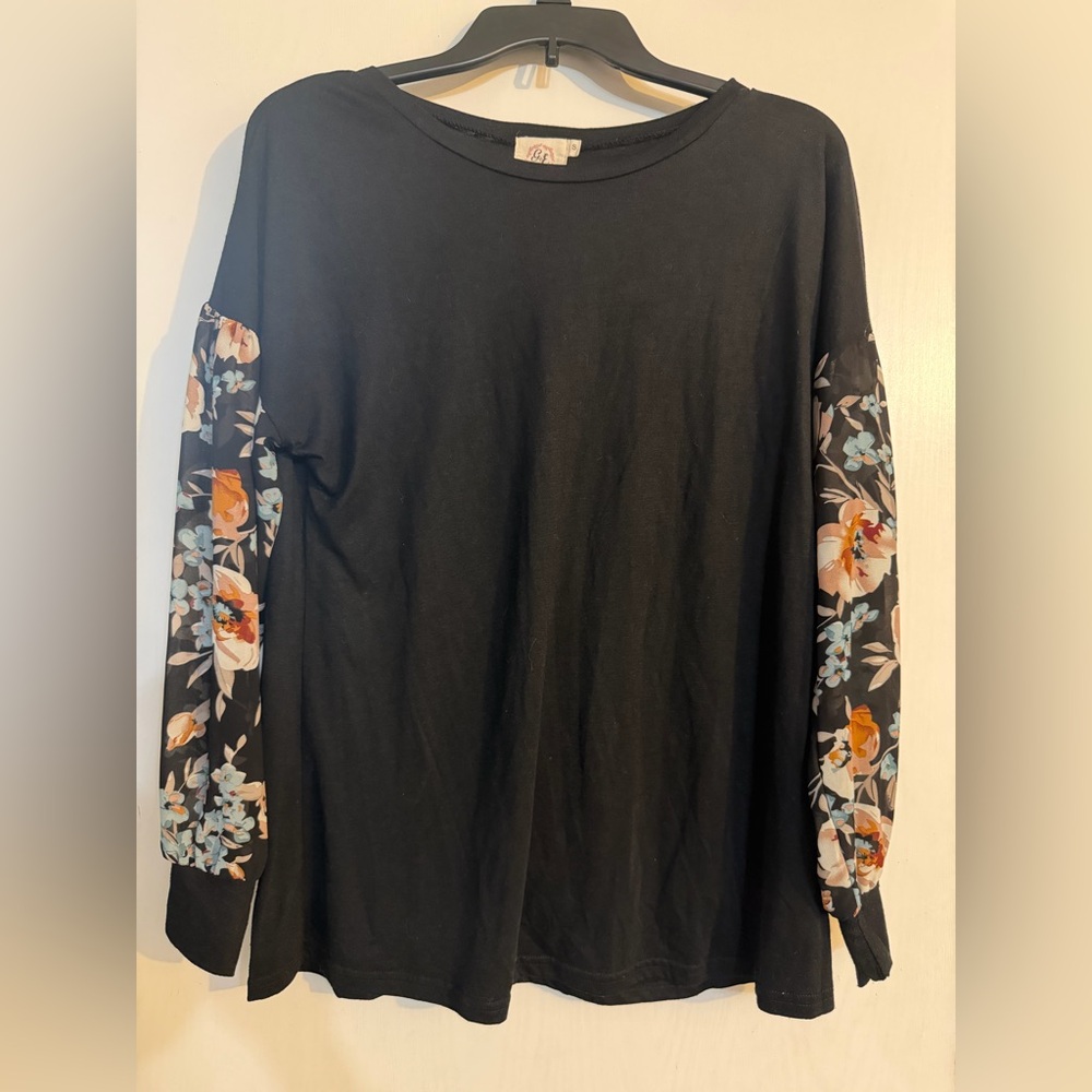 Grace & Emma Floral Sleeve Black Top Size S